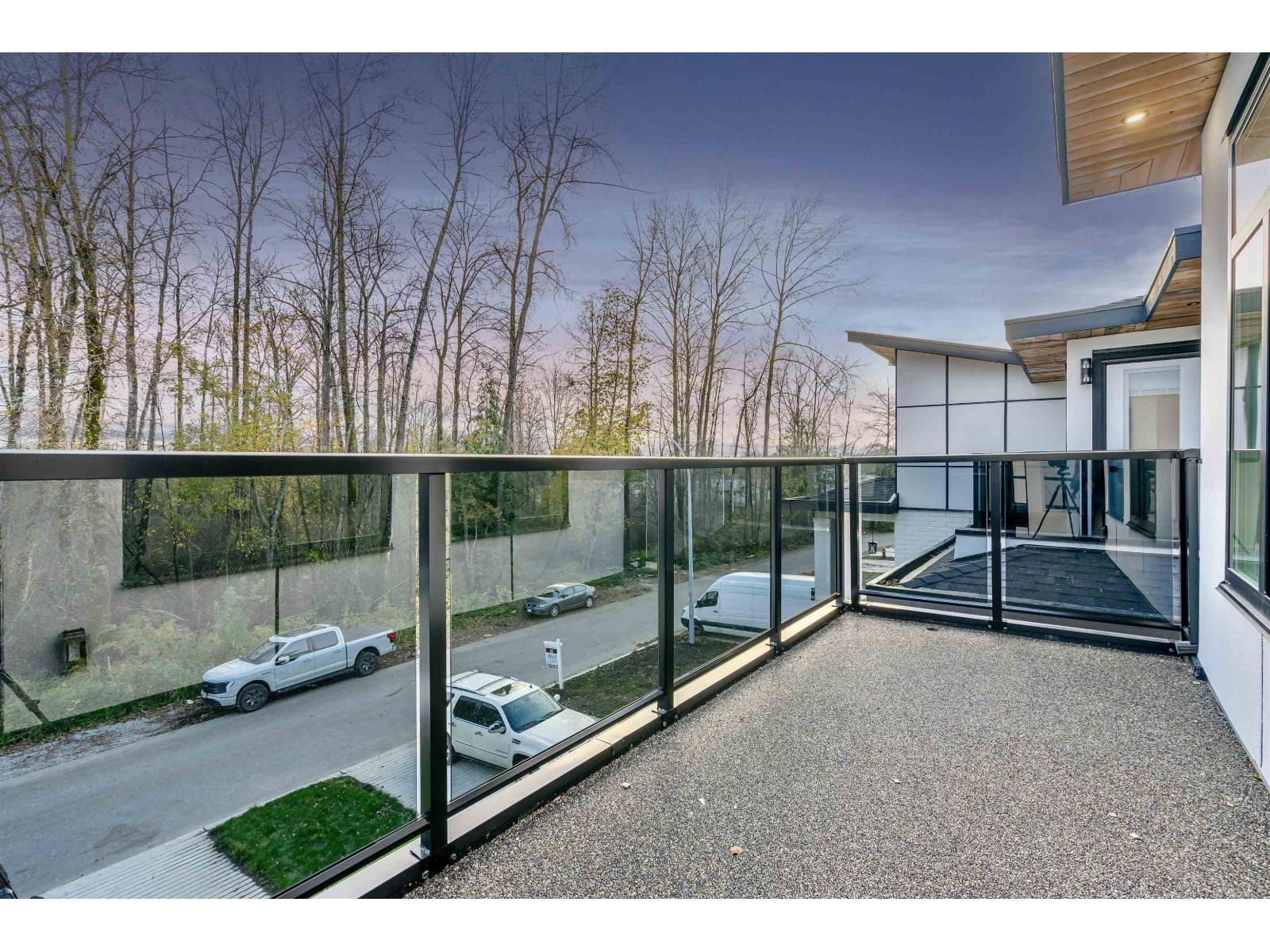 16647 18 Avenue - photo 2