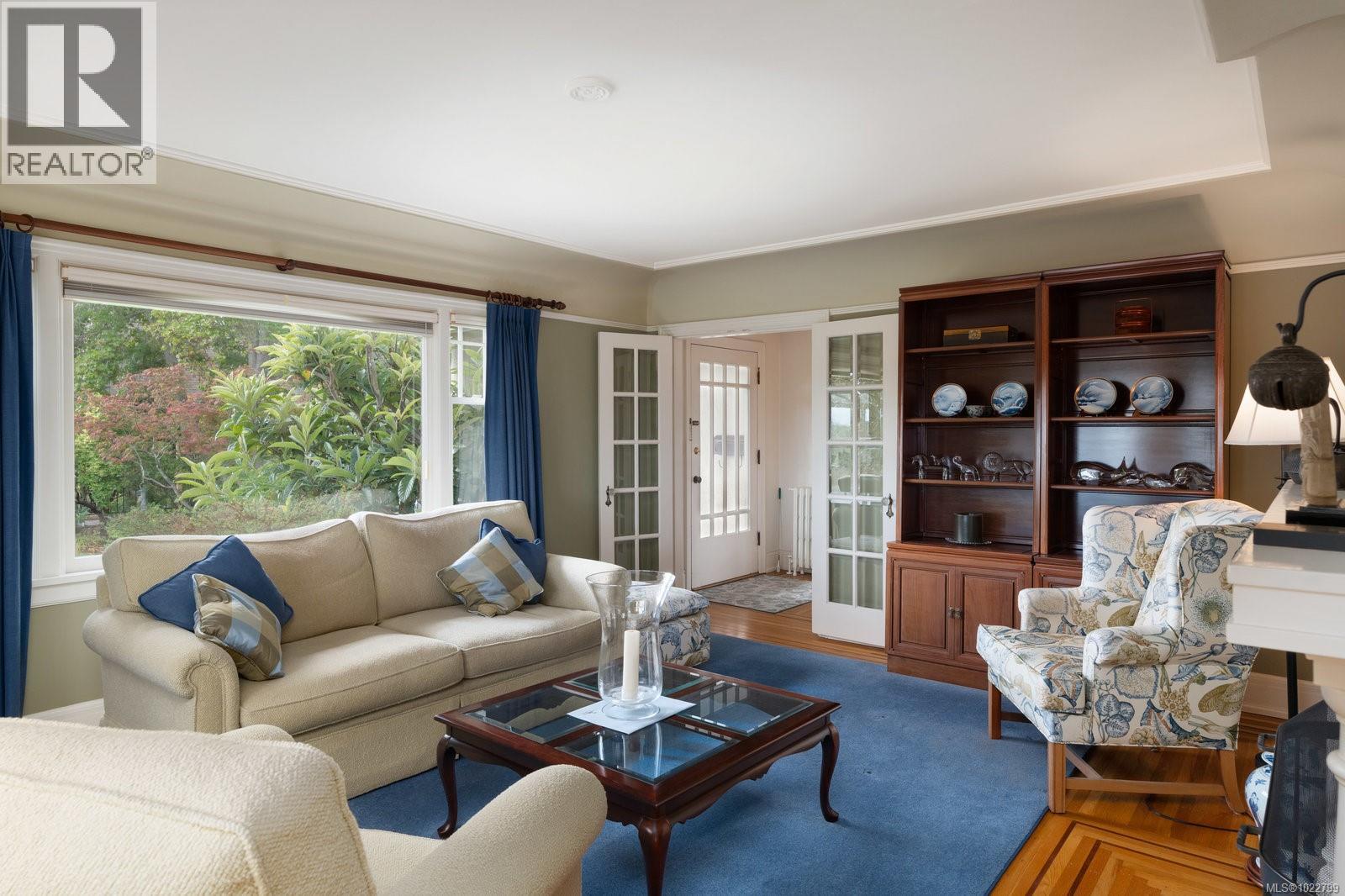  2162 Brighton Avenue, Oak Bay