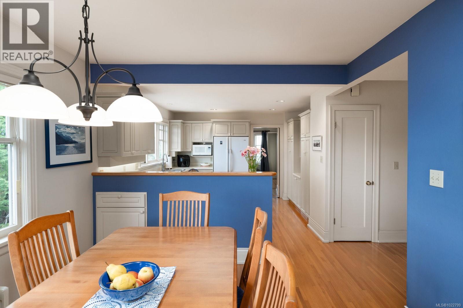  2162 Brighton Avenue, Oak Bay