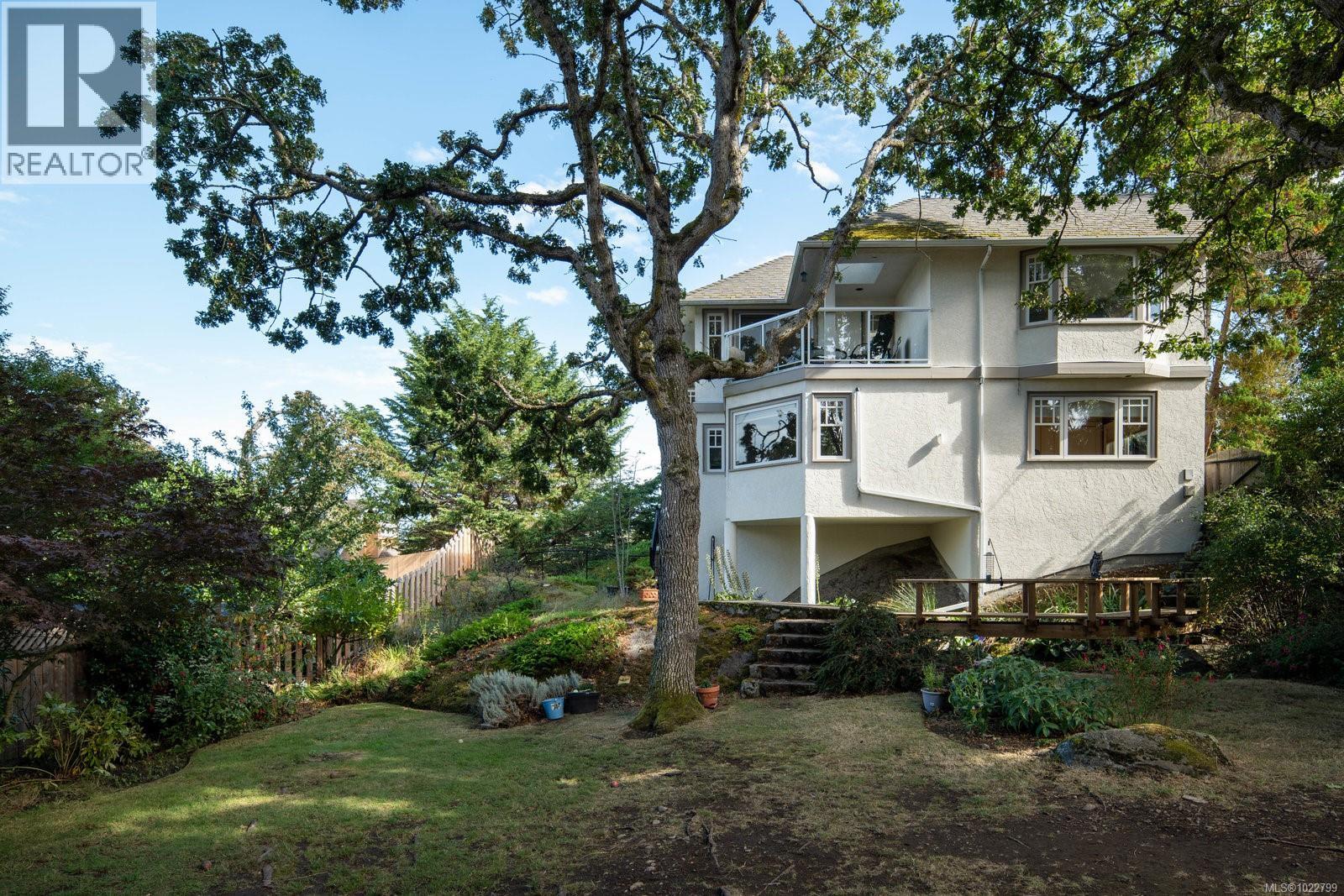  2162 Brighton Avenue, Oak Bay