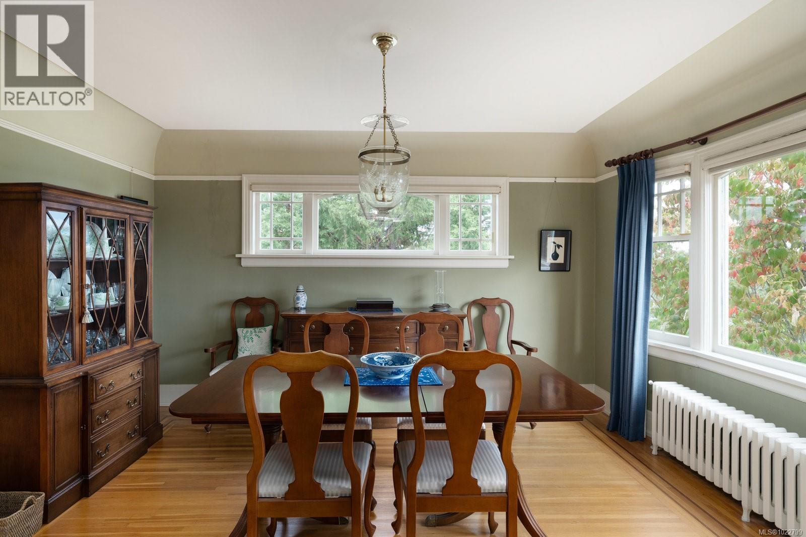  2162 Brighton Avenue, Oak Bay