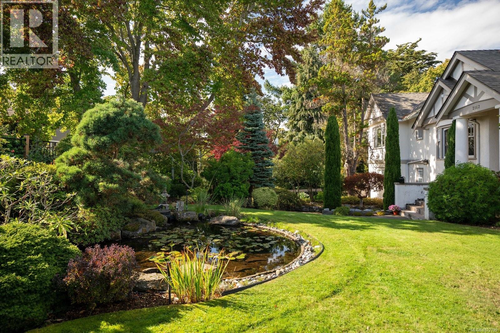  2162 Brighton Avenue, Oak Bay