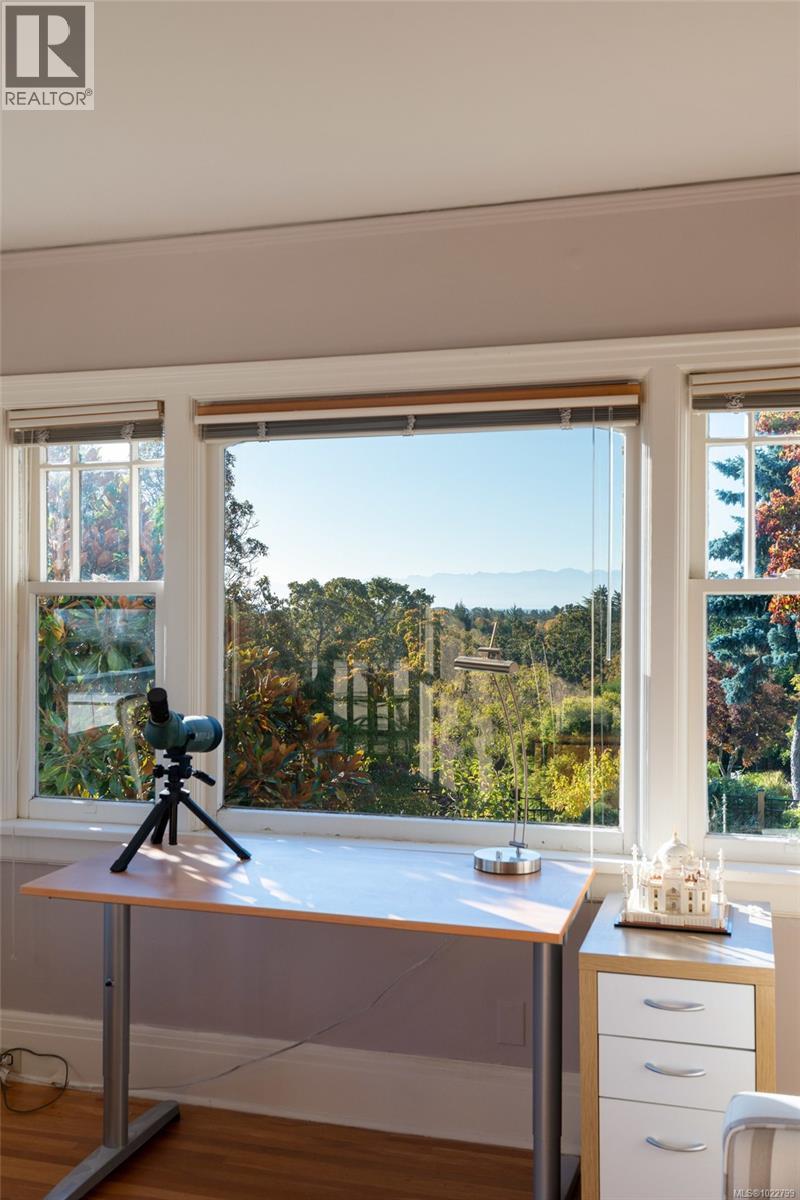  2162 Brighton Avenue, Oak Bay