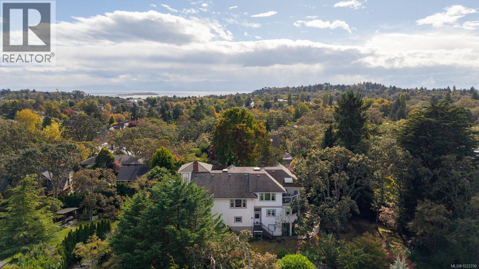  2162 Brighton Avenue, Oak Bay