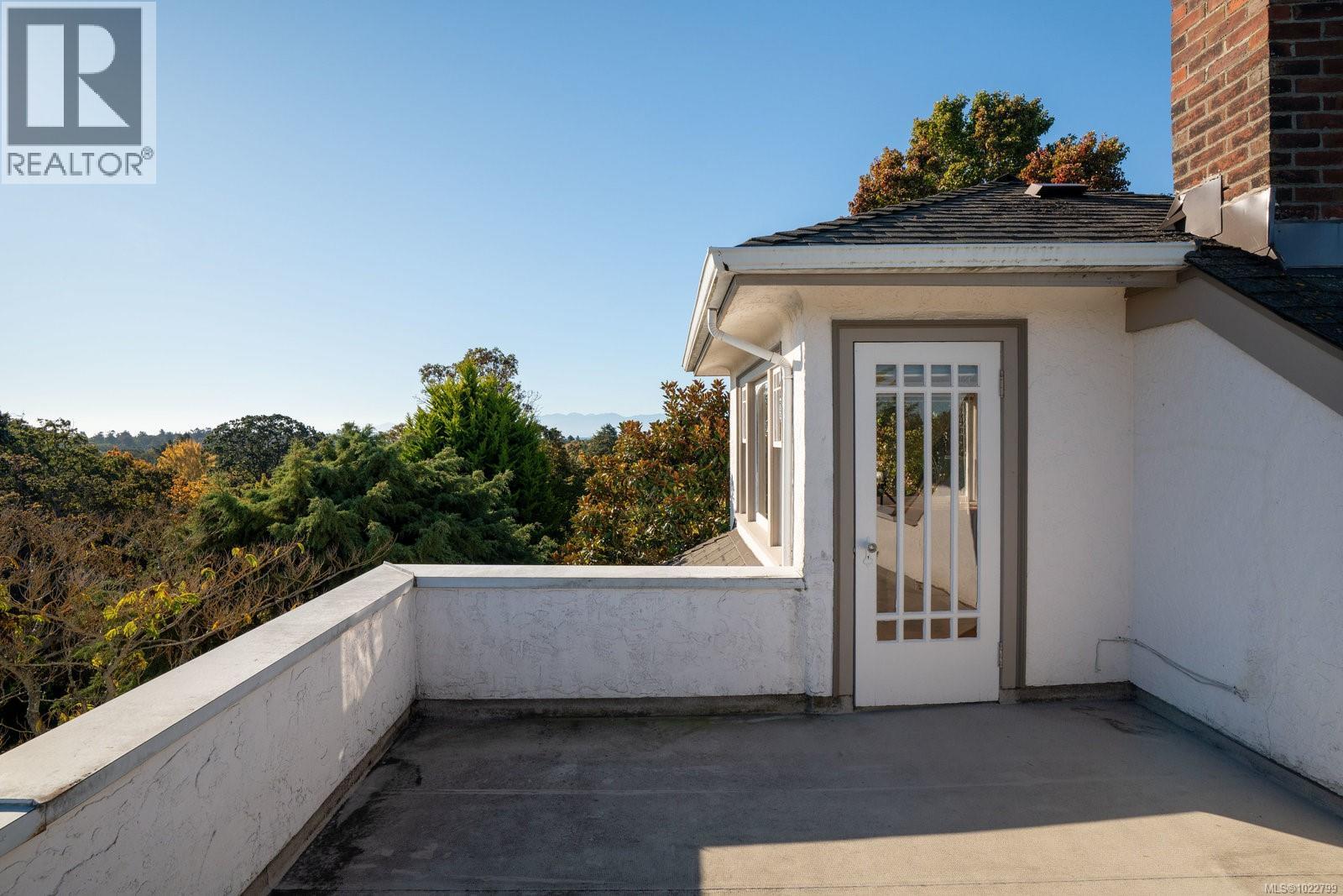  2162 Brighton Avenue, Oak Bay