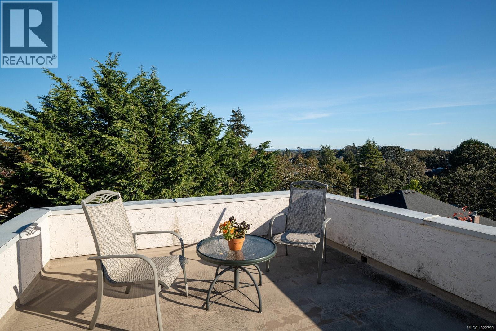  2162 Brighton Avenue, Oak Bay