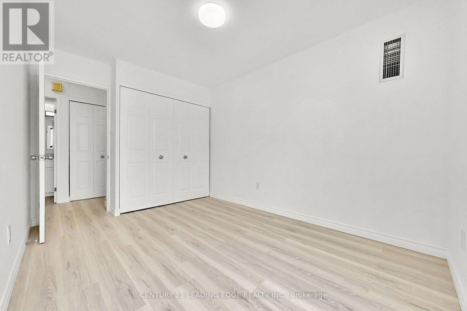 1604 - 260 SENECA HILL DRIVE — photo 21