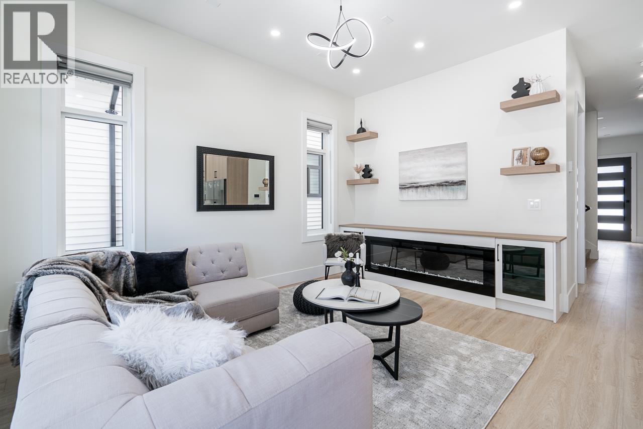 1941 PRAIRIE AVENUE, Port Coquitlam