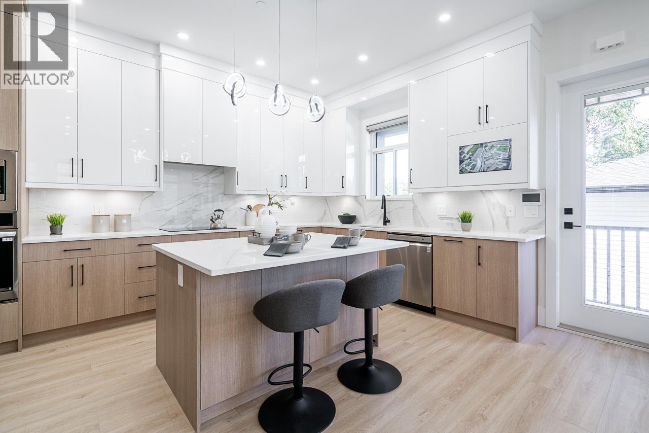 1941 PRAIRIE AVENUE, Port Coquitlam