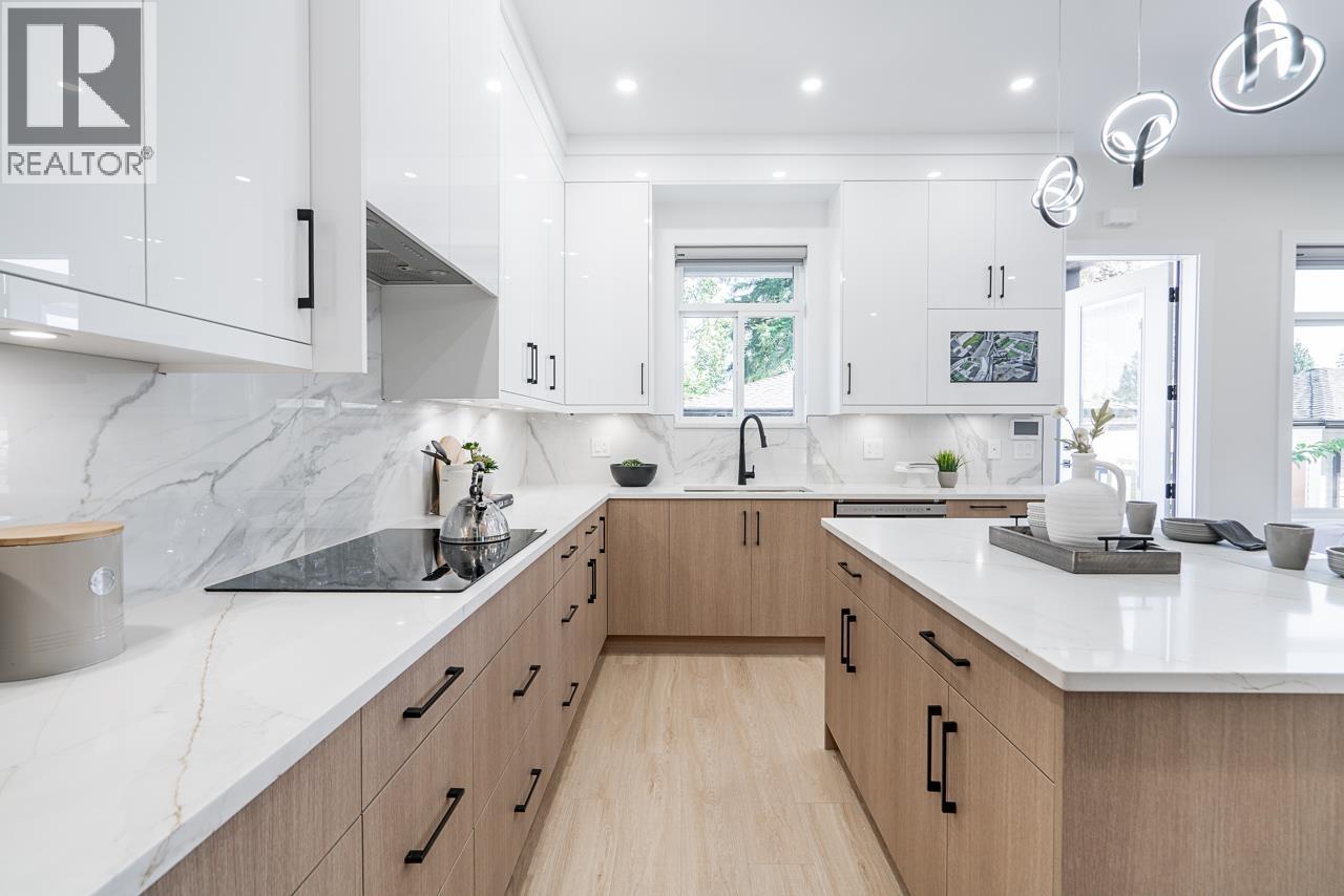 1941 PRAIRIE AVENUE, Port Coquitlam