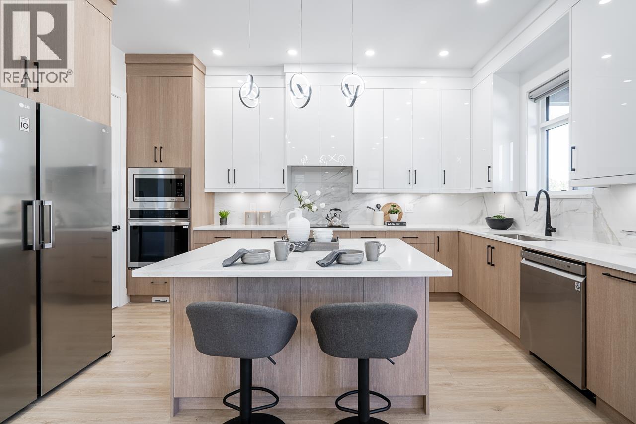 1941 PRAIRIE AVENUE, Port Coquitlam