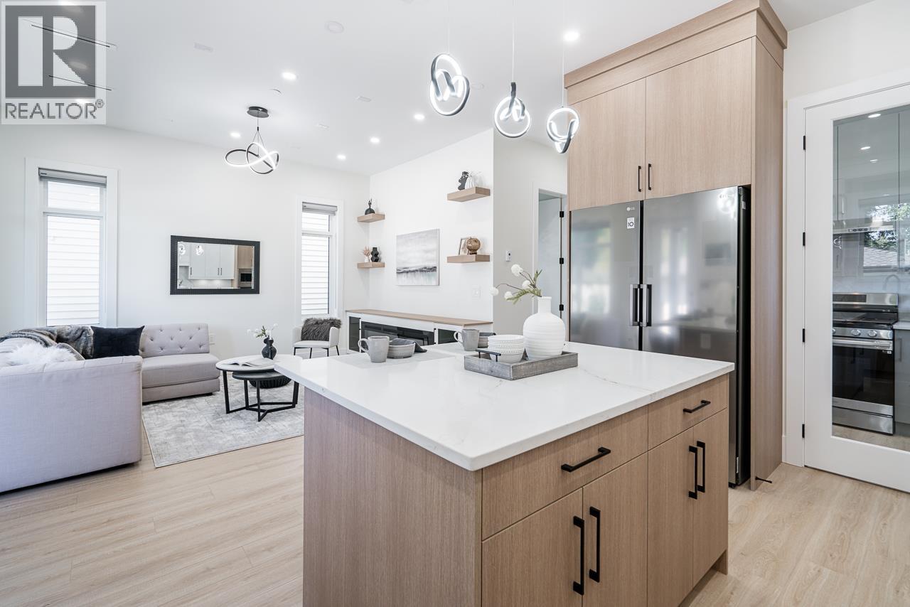 1941 PRAIRIE AVENUE, Port Coquitlam