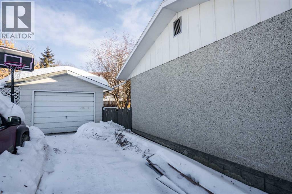 11409 101 Street - Photo 2 of 25, Peace River, Alberta