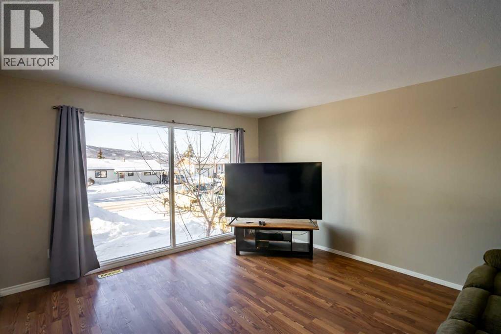 11409 101 Street - Photo 4 of 25, Peace River, Alberta