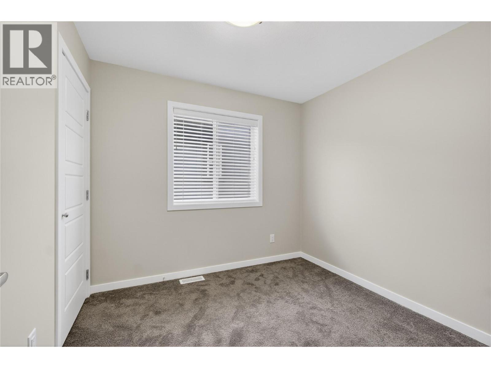 4 2081 11 Avenue Northeast, Salmon Arm