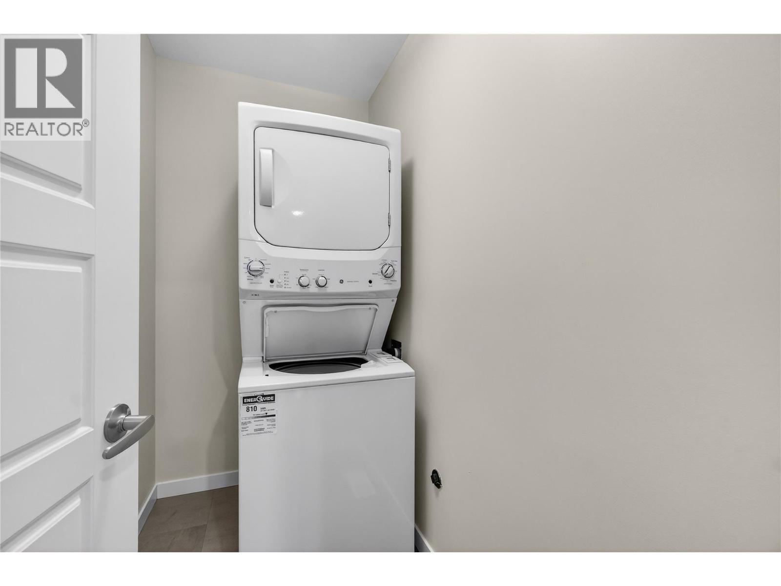 4 2081 11 Avenue Northeast, Salmon Arm