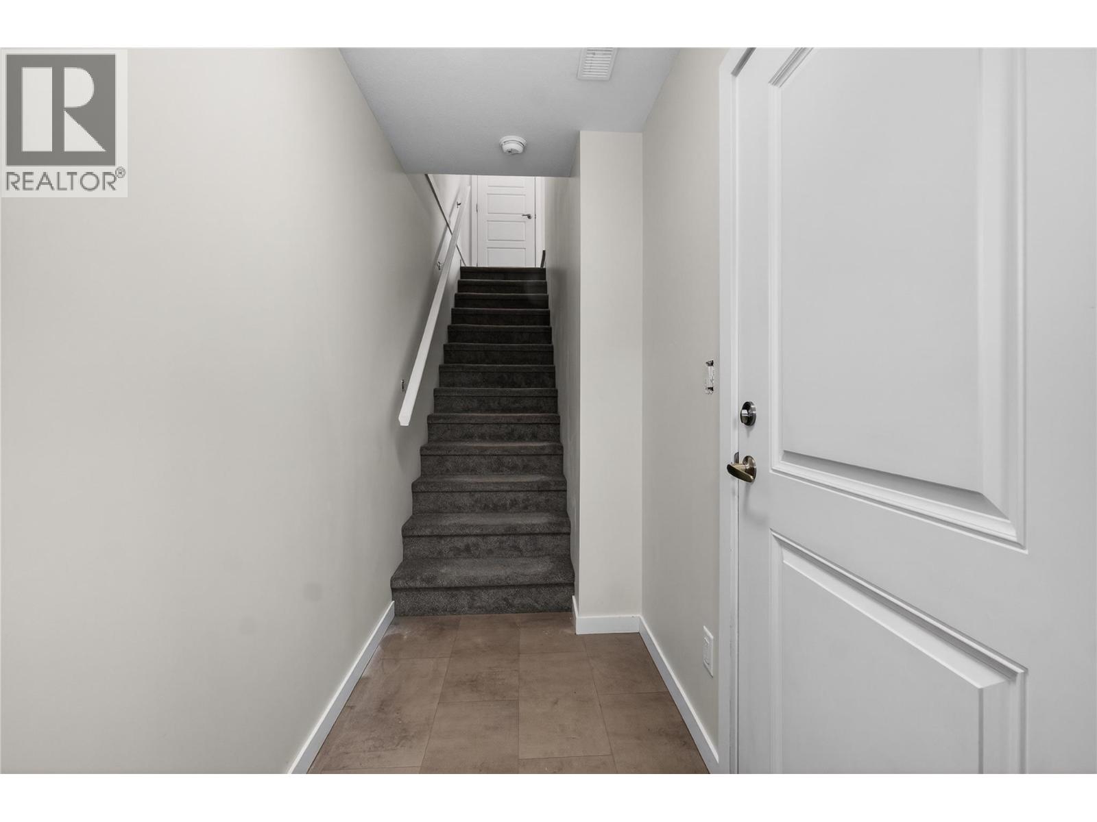 4 2081 11 Avenue Northeast, Salmon Arm