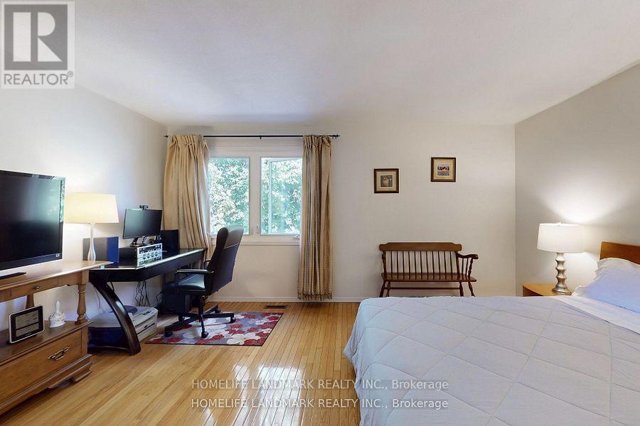 32 COATSWORTH CRESCENT - 18