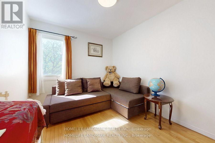 32 COATSWORTH CRESCENT - 25