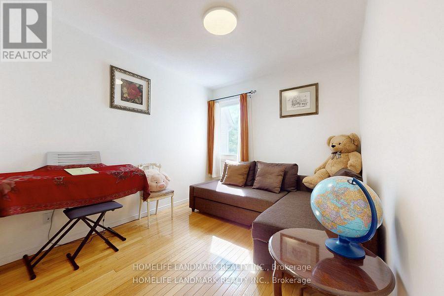 32 COATSWORTH CRESCENT - 27