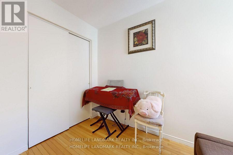 32 COATSWORTH CRESCENT - 28