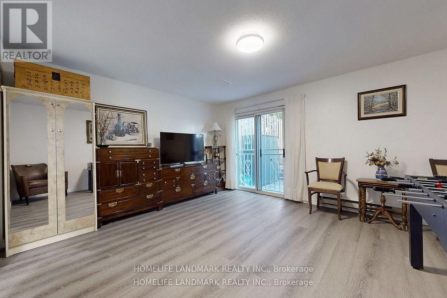 32 COATSWORTH CRESCENT - 31