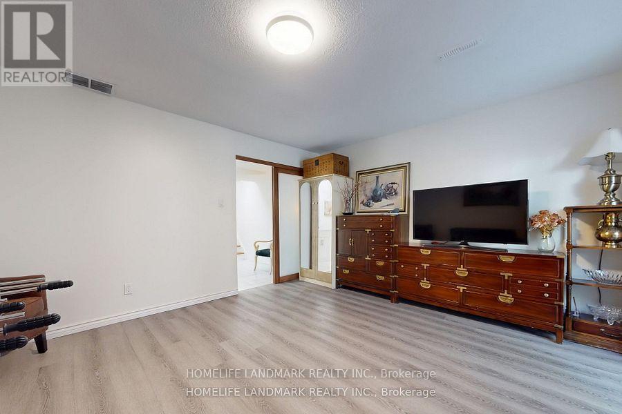 32 COATSWORTH CRESCENT - 35