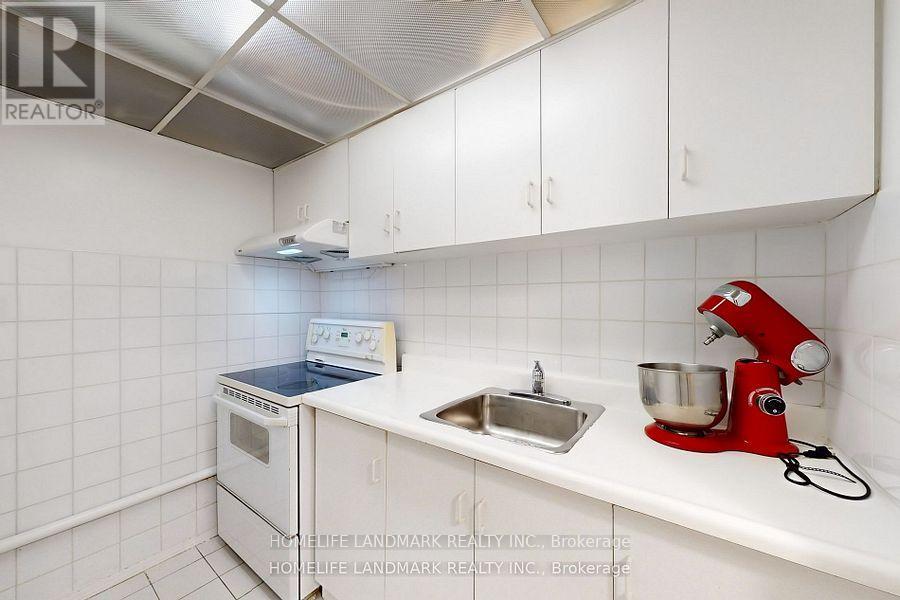 32 COATSWORTH CRESCENT - 36