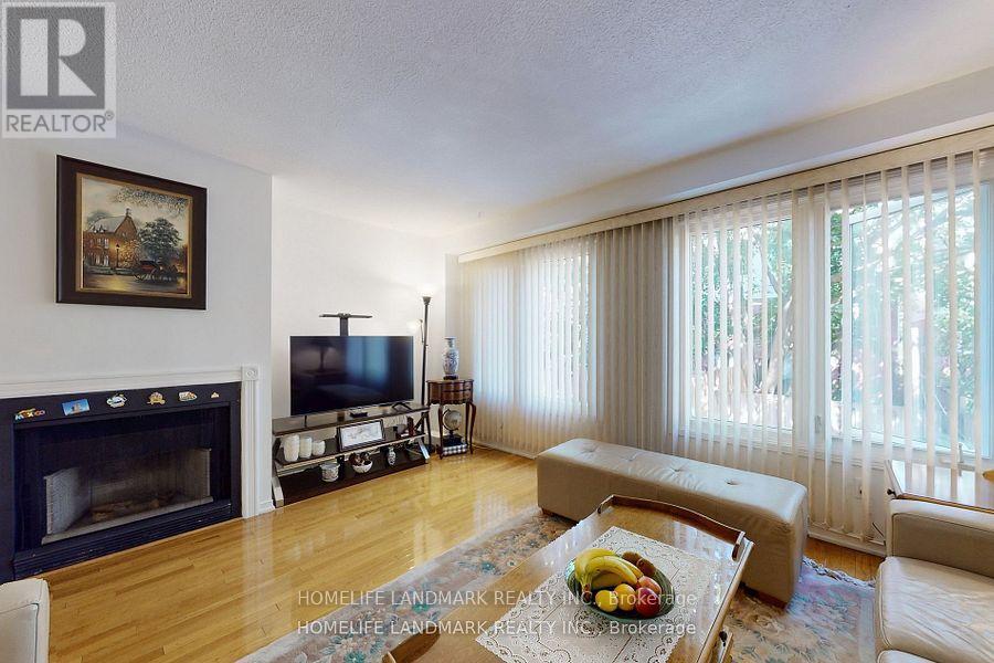 32 COATSWORTH CRESCENT - 7