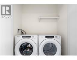 Ensuite - Th3 1102 Esquimalt Rd, Esquimalt, BC V9A0L3 Photo 10