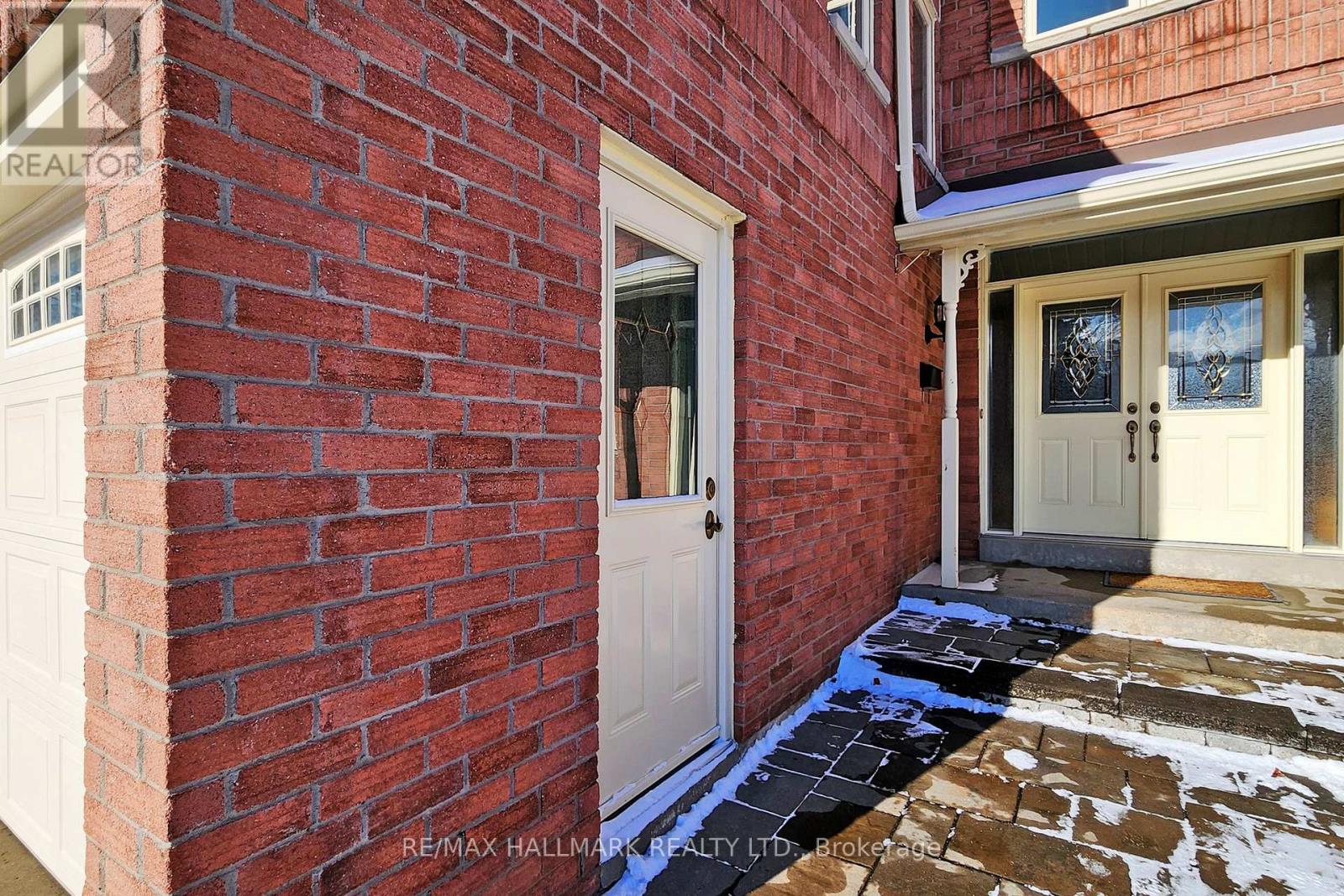 197 MCCAFFREY ROAD - Photo 3 of 39, Newmarket (Glenway Estates), Ontario