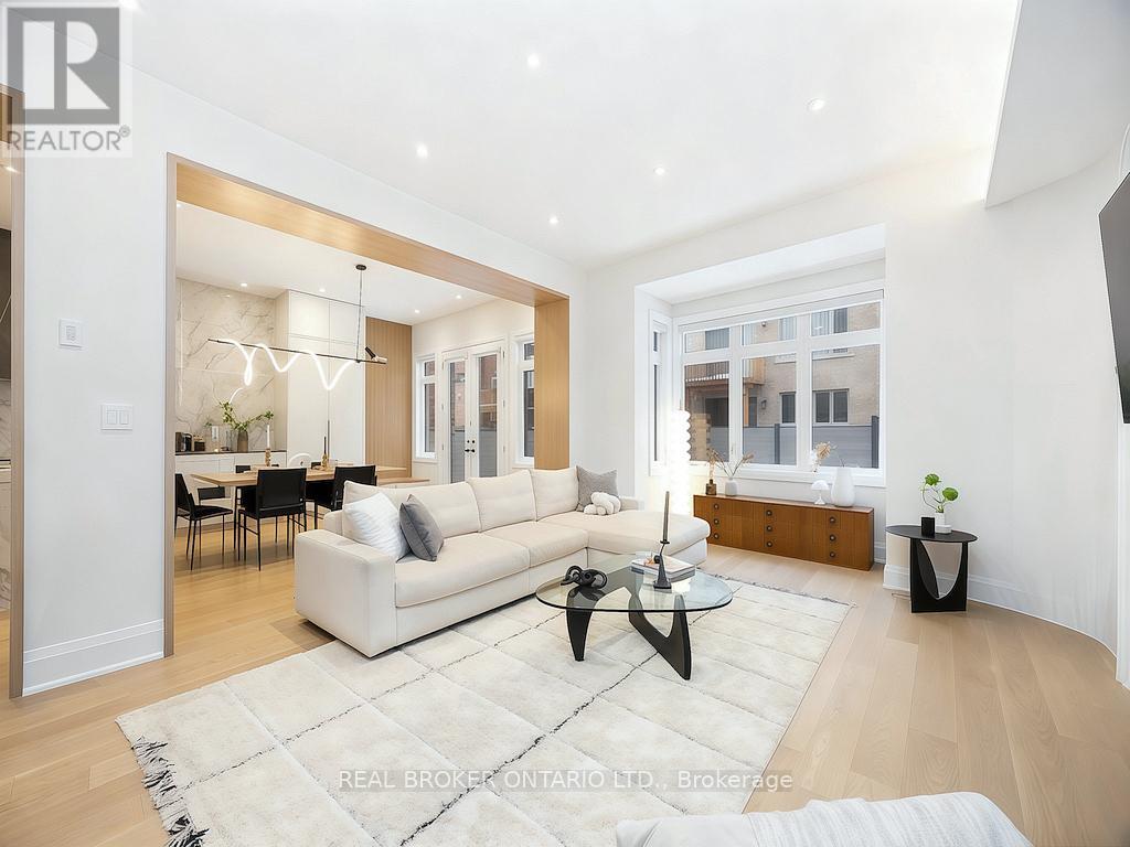 34 METEORITE STREET - Photo 5 of 40, Richmond Hill (Observatory), Ontario