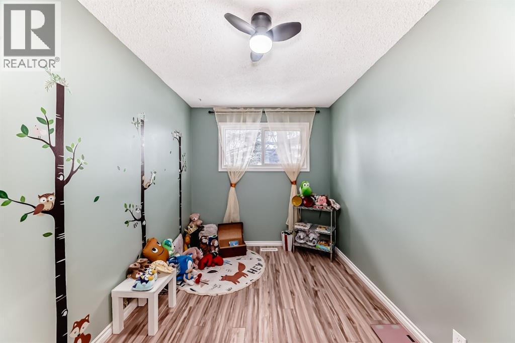 Single Family House 4 Level for Sale in  Pinecliff Way NE Pineridge Calgary 