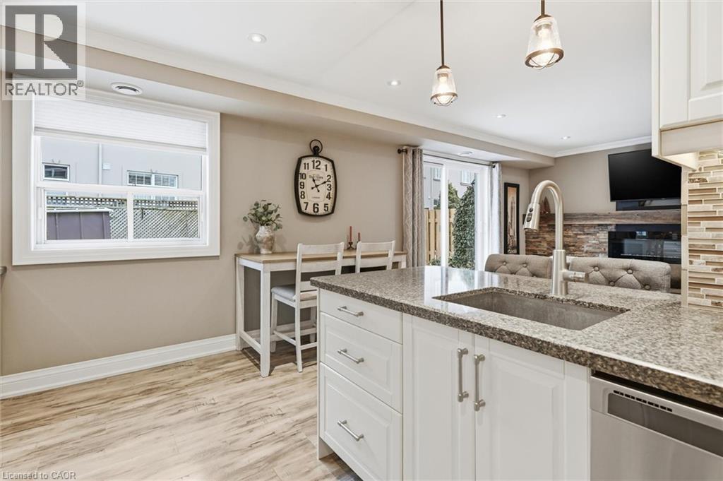 #6 469 CLARIDGE ROAD - 16