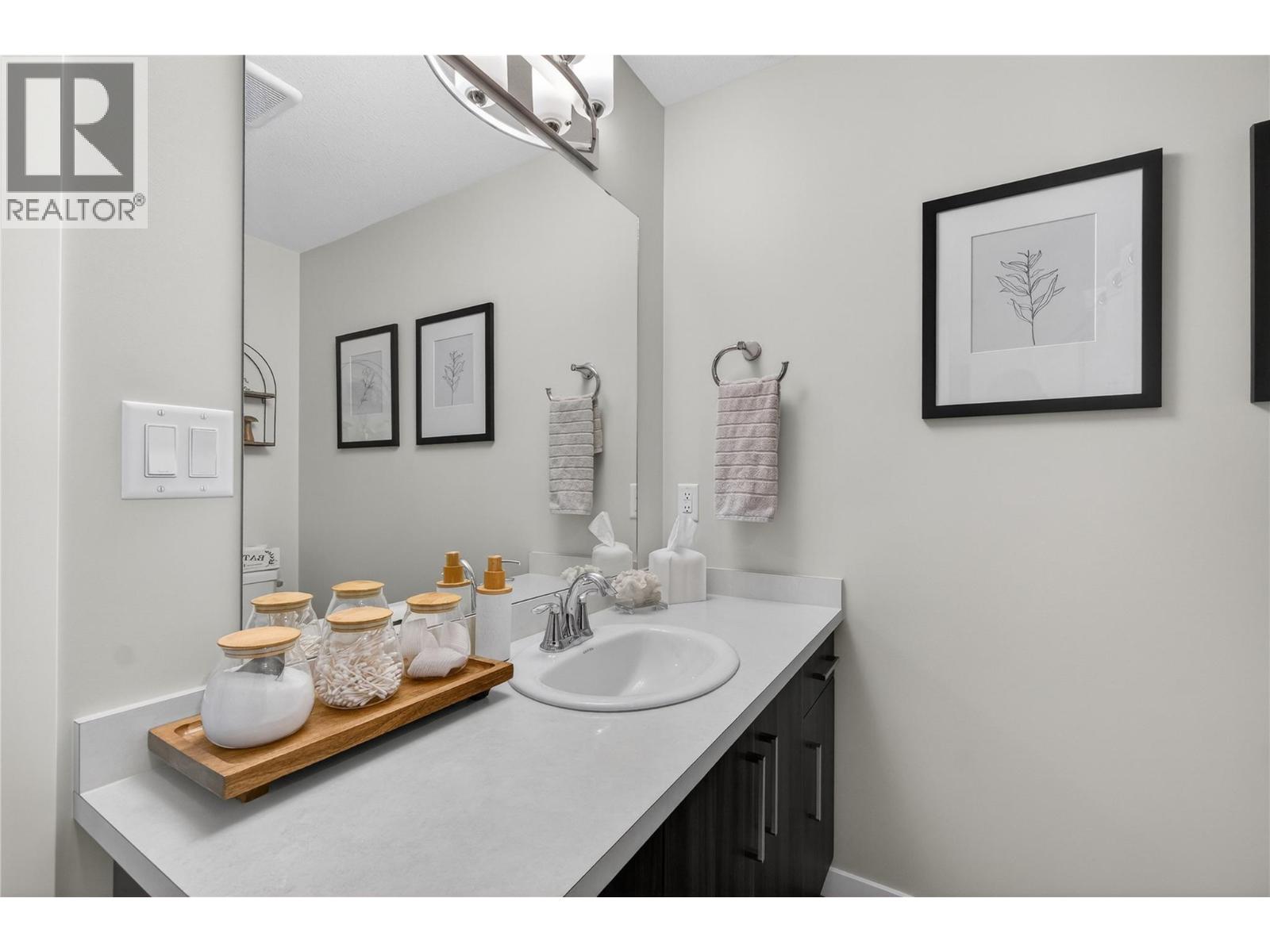 9 2081 11 Avenue Northeast, Salmon Arm