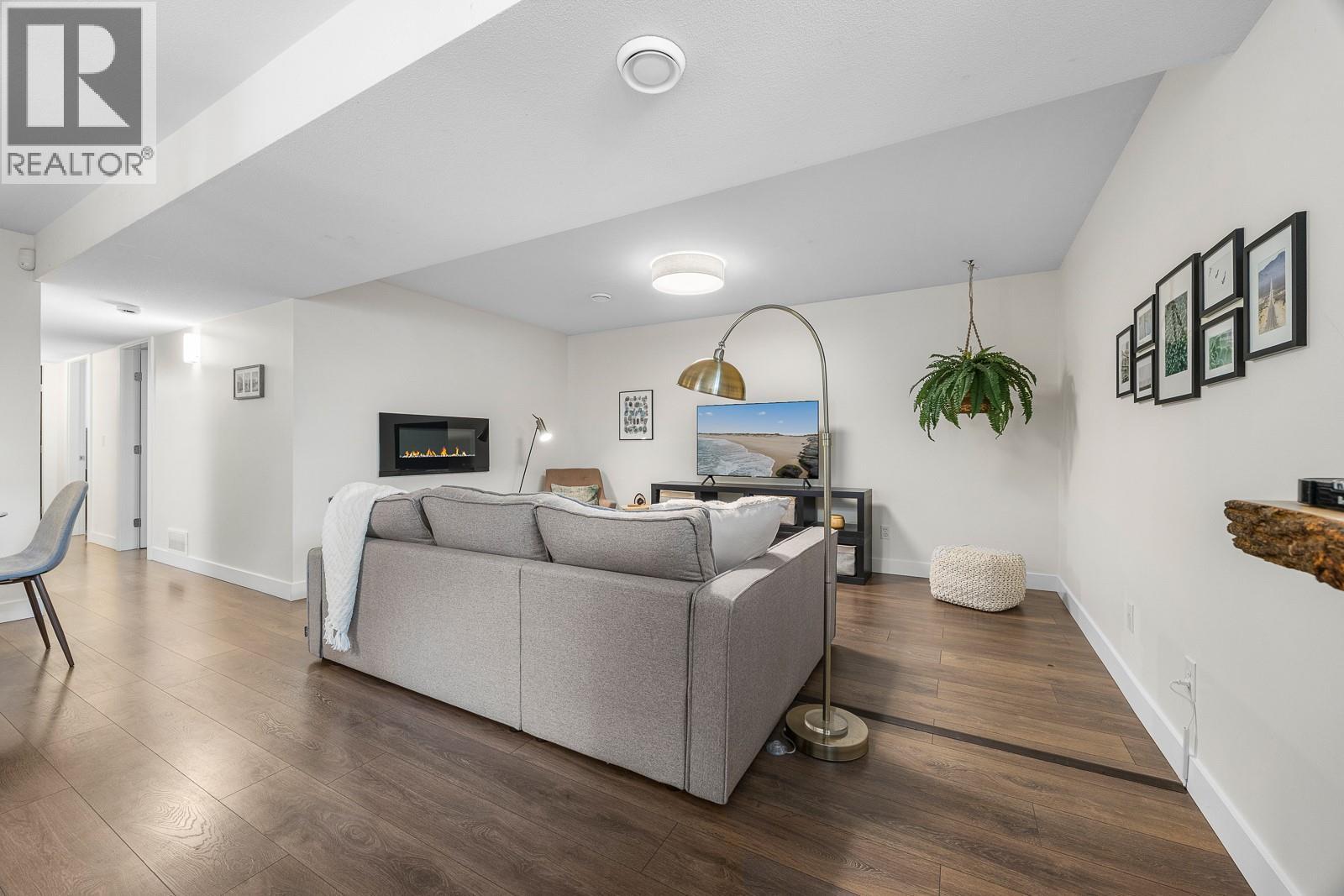 328 Woodpark Crescent, Kelowna