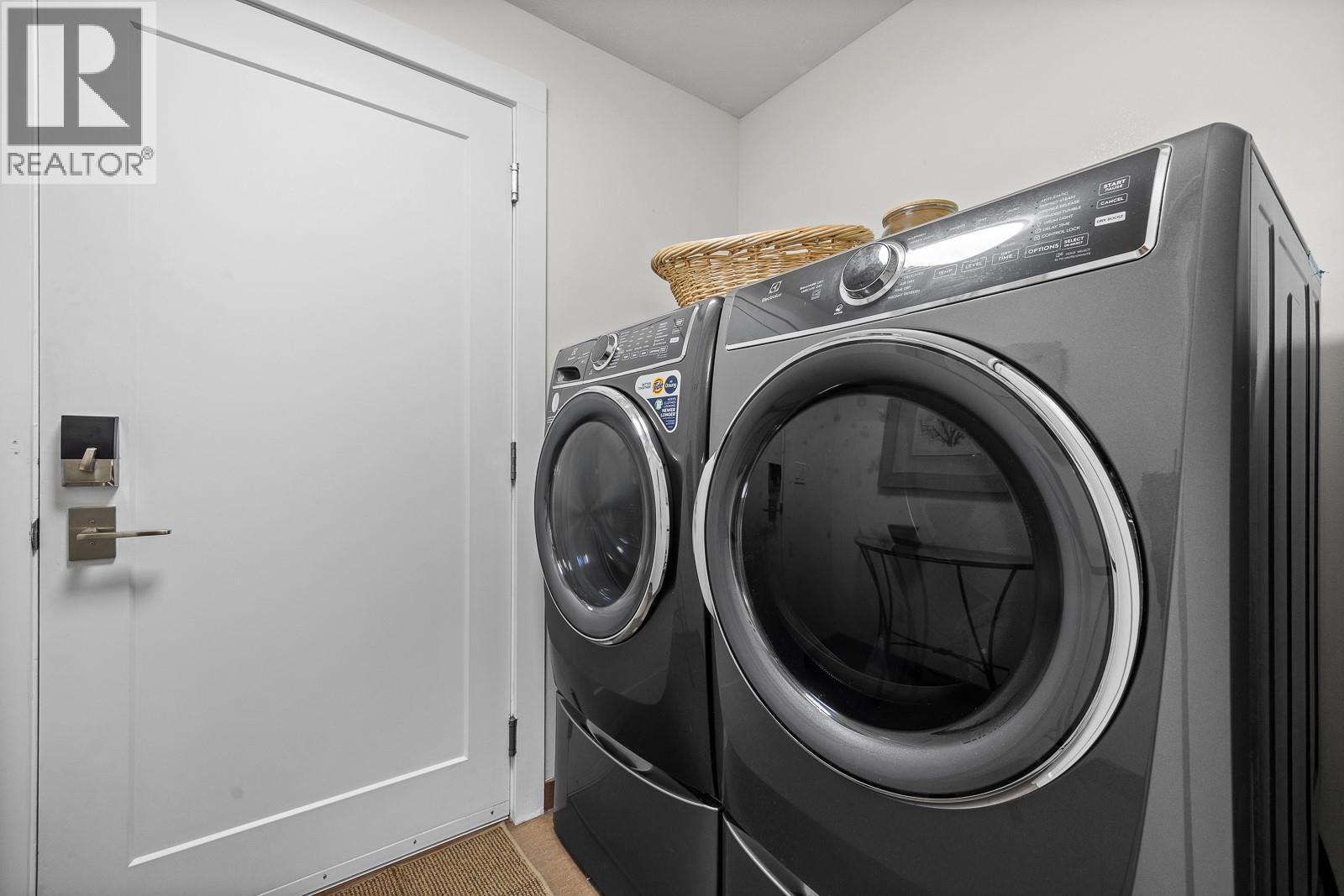 328 Woodpark Crescent, Kelowna