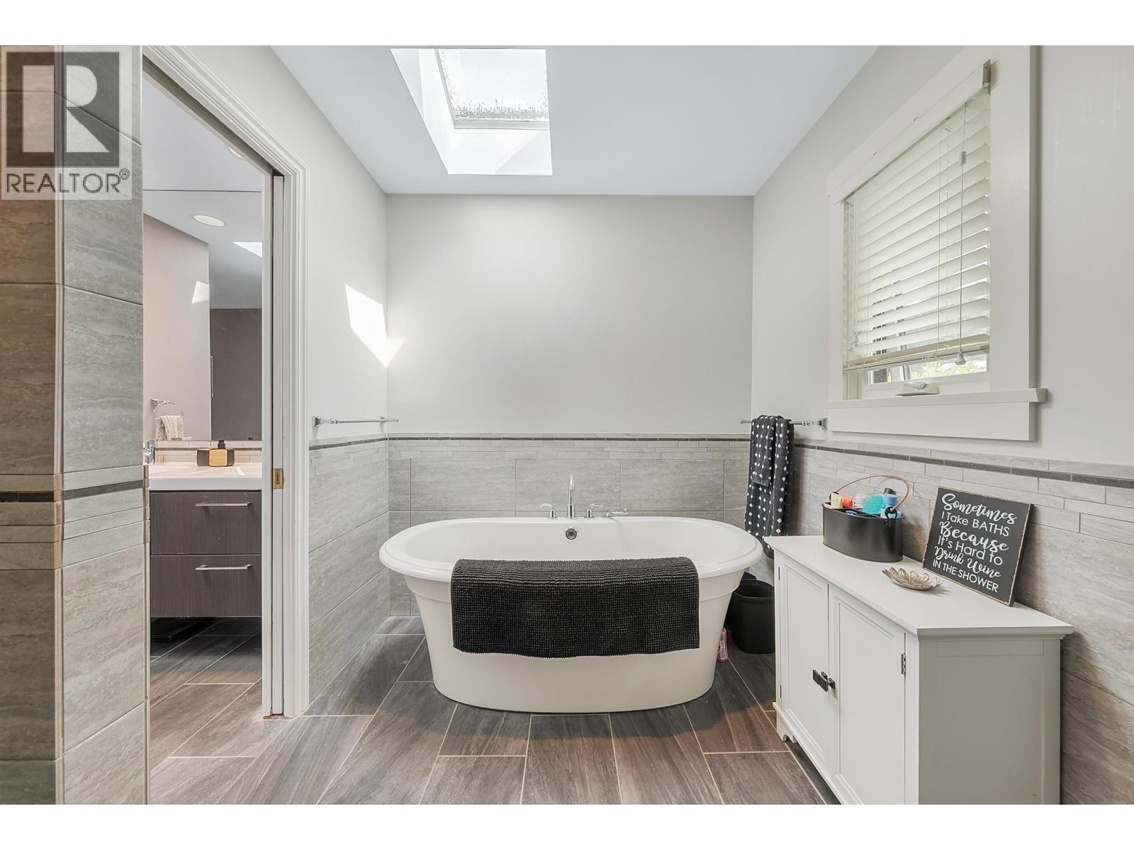 4106 CANTERBURY CRESCENT, North Vancouver