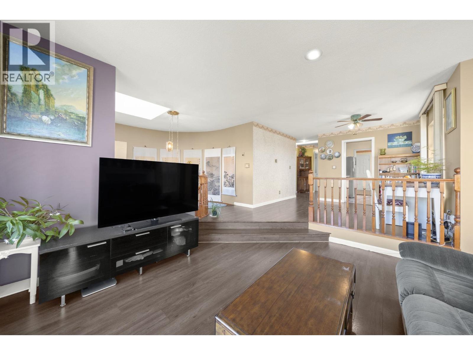 3206 E 25TH AVENUE - Photo 2 of 37, Vancouver, British Columbia