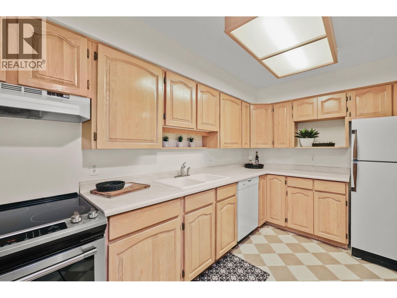 308 1154 WESTWOOD STREET, Coquitlam