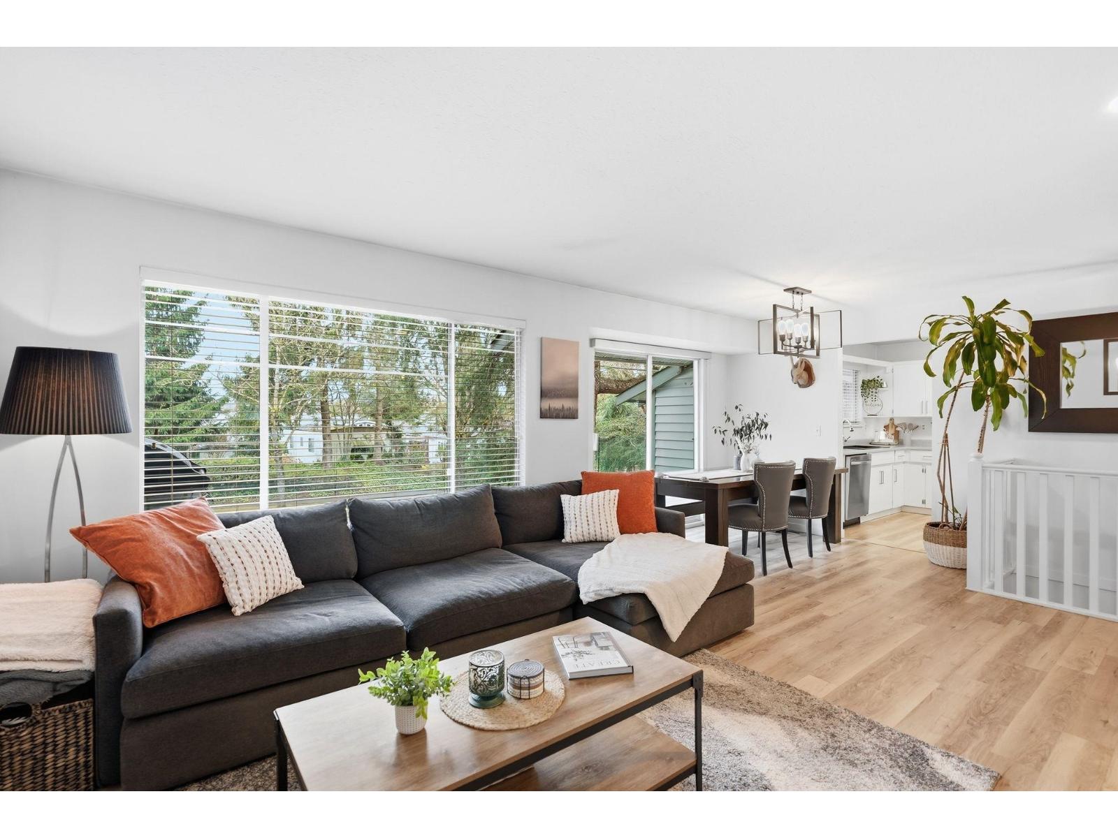 15848 20 Avenue - photo 2