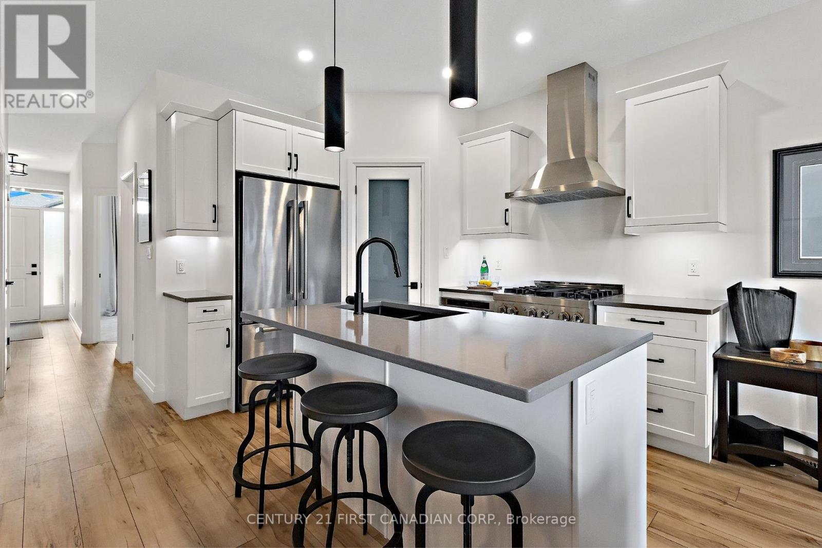 672 KETTER WAY - Photo 3 of 20, Plympton-Wyoming (Plympton Wyoming), Ontario