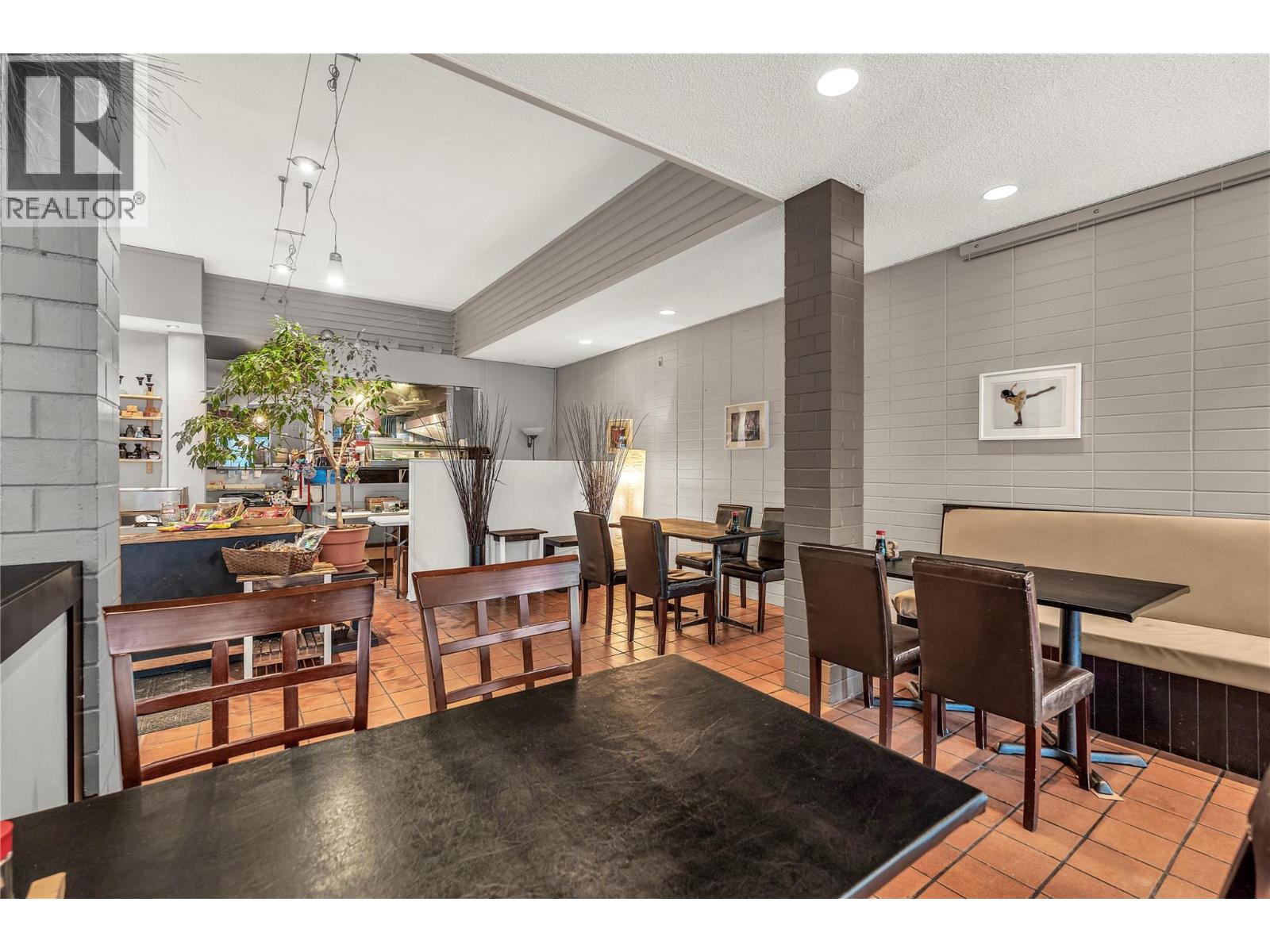  9917 Main Street, Summerland