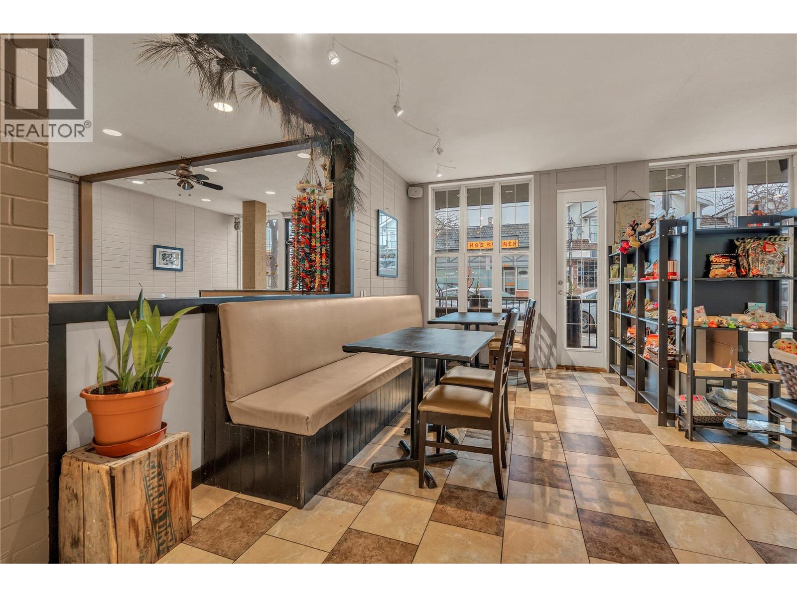  9917 Main Street, Summerland