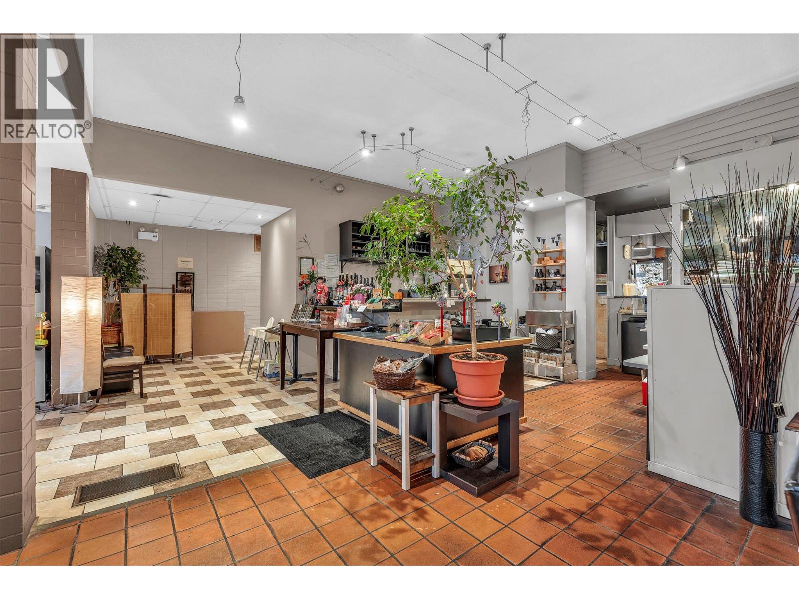  9917 Main Street, Summerland