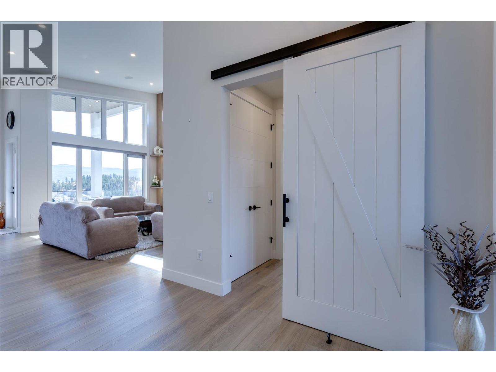  703 Carnoustie Drive, Kelowna