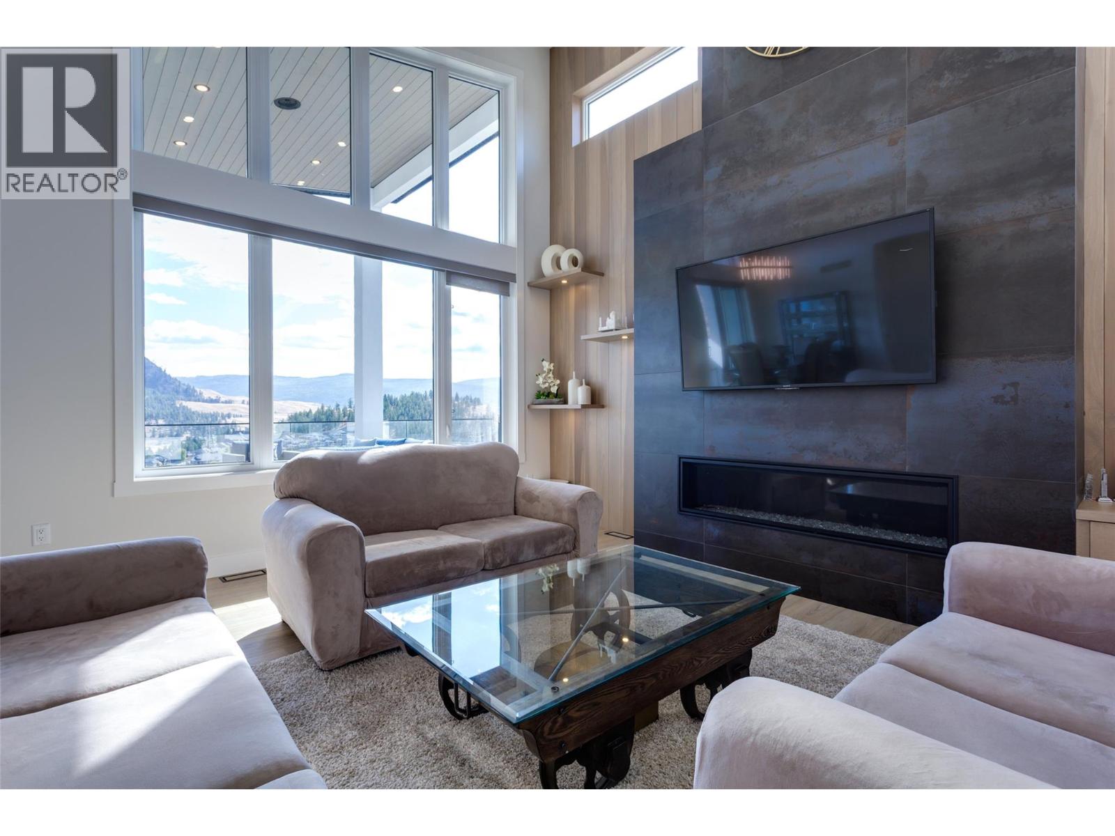  703 Carnoustie Drive, Kelowna