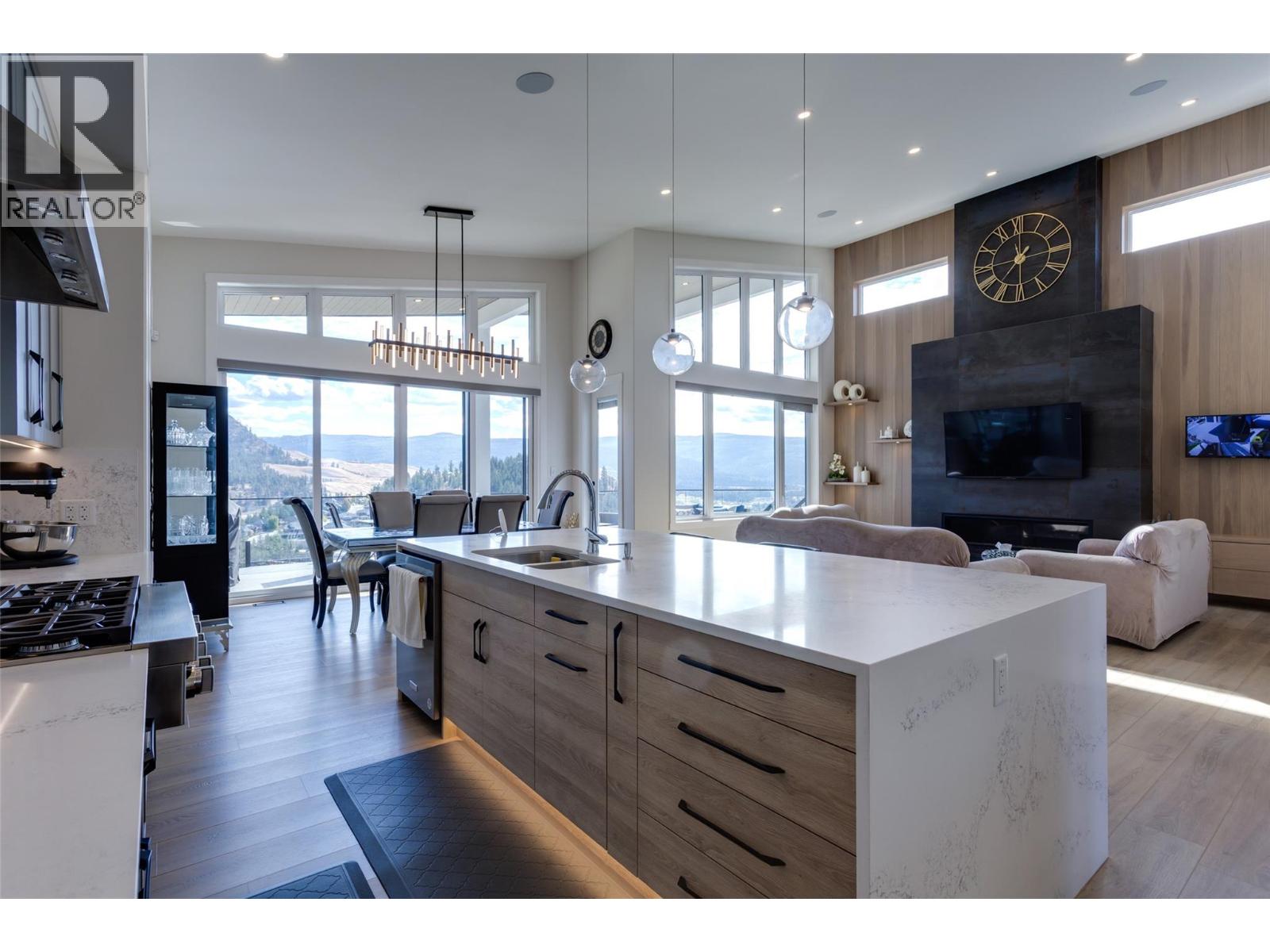  703 Carnoustie Drive, Kelowna