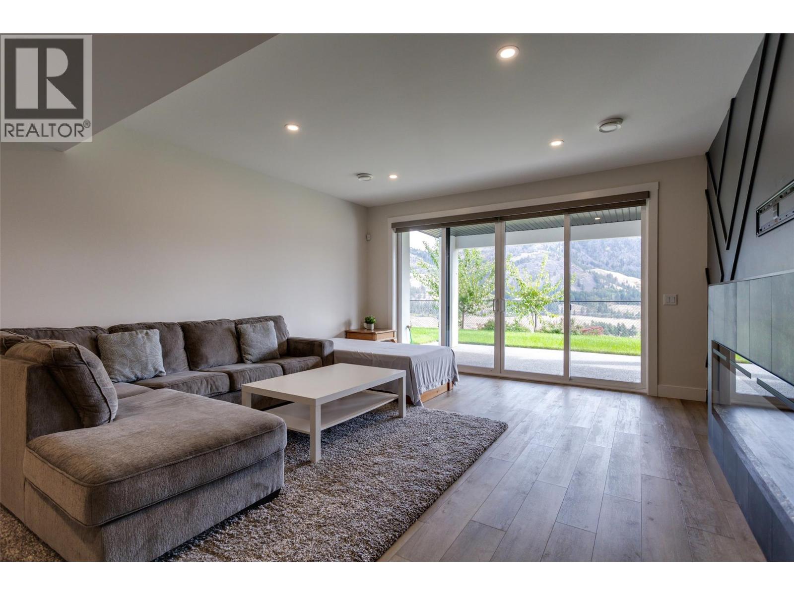  703 Carnoustie Drive, Kelowna