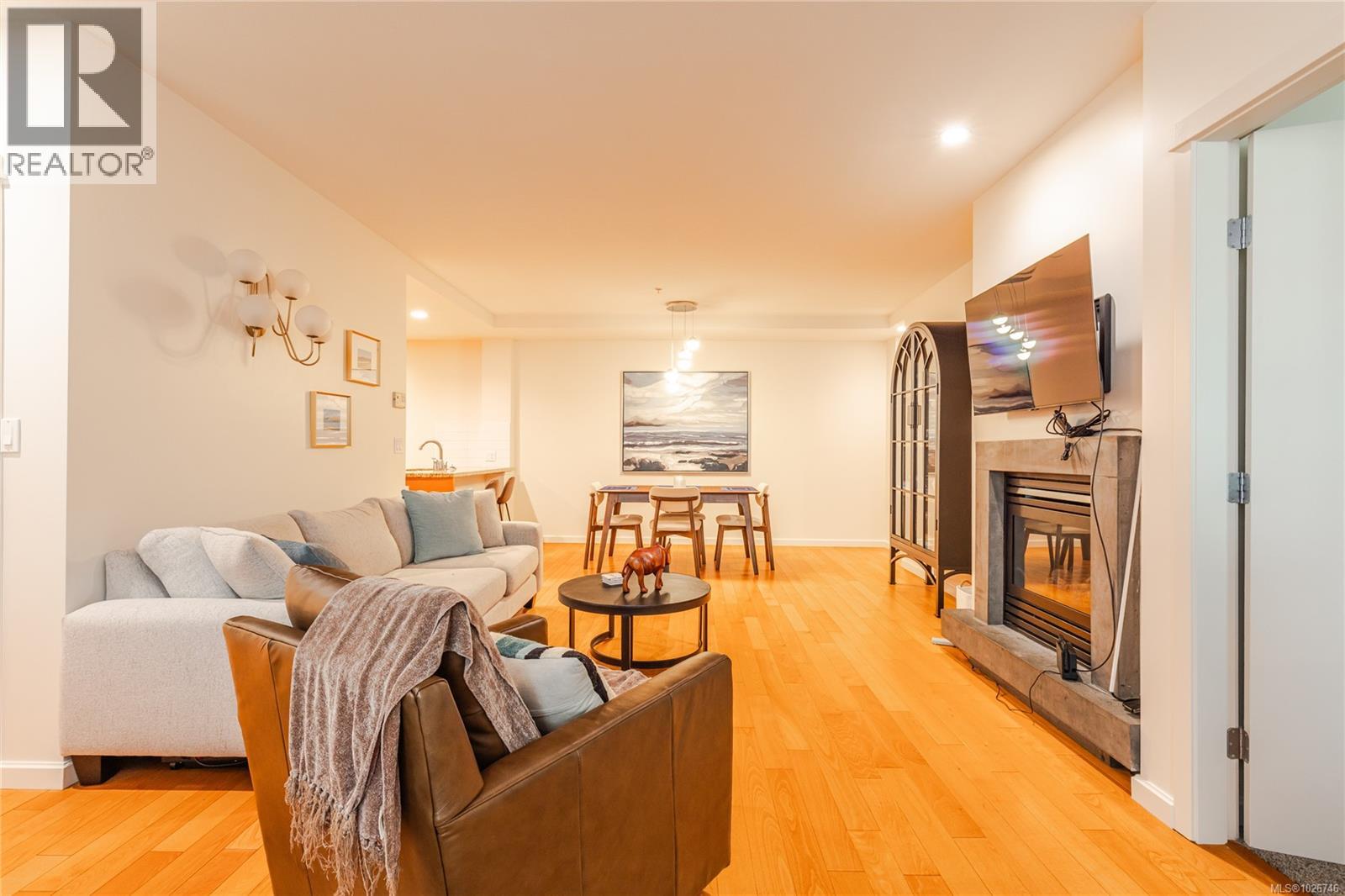 #CY04 38 FRONT ST - 13